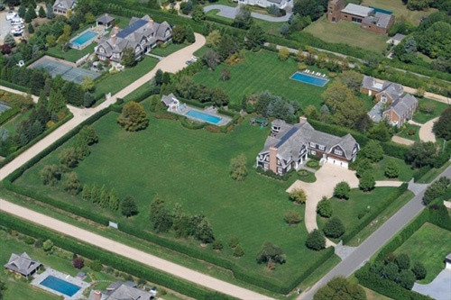 Lopez mua bất động sản ở Hamptons vào năm 2013. Biệt thự của Jennifer Lopez có diện tích gần 800 m2 nằm trong một khu vườn xanh mát rộng 3 mẫu. Ảnh: Daily Mail.