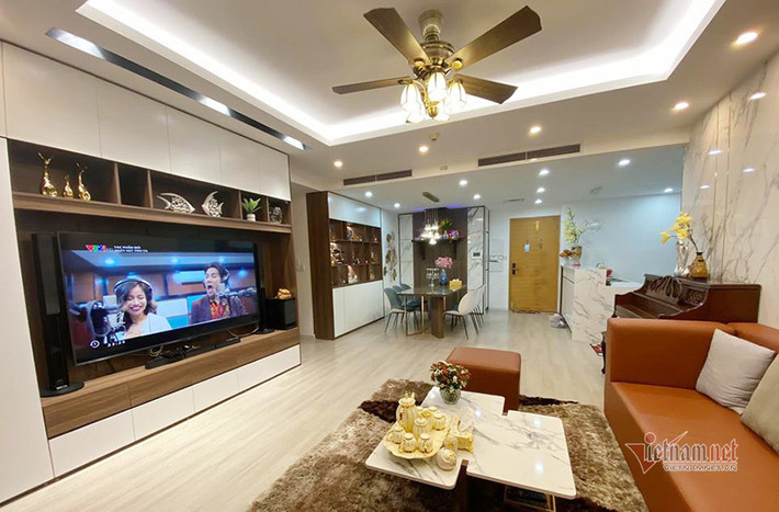 MC Minh Trang: Minh Trang là BTV - MC của chương trình thời sự VTV. Minh Trang từng chia sẻ, cô hiện đang sống tại một căn hộ chung cư rộng 140m2. Vì yêu nghệ thuật, cô có thể hát, múa và chơi đàn nên trong nhà không thể thiếu chiếc đàn piano để lúc rảnh cô có thể hoà mình vào một bản nhạc cho khuây khoả.