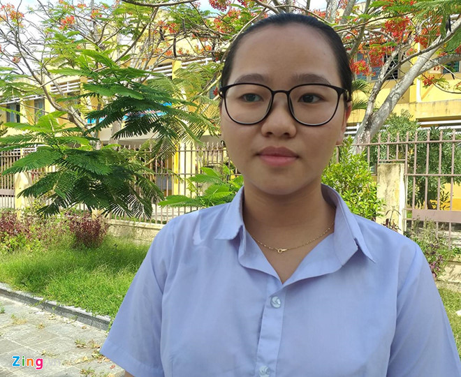 Trong lúc chuẩn bị đi thi THPT quốc gia, thí sinh Nguyễn Thị Quỳnh Anh, trú phường An Mỹ, thành phố Tam Kỳ, Quảng Nam, bị trộm vào nhà lấy đi tài sản nhưng rất may tên trộm để lại thẻ dự thi nên em vẫn kịp đi thi. Ảnh Zing