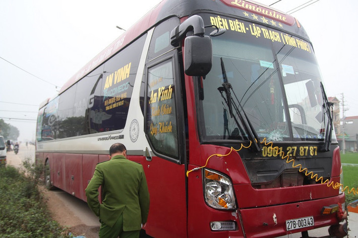 9. Xe khách đâm đoàn đưa tang ở Vĩnh Phúc, 10 người thương vong: Vụ tai nạn xảy ra vào khoảng 5h ngày 29/3, tại ngã 4 quốc lộ 2C với tuyến đường đi Mả Lọ, địa bàn xã Trung nguyên, huyện Yên Lạc (tỉnh Vĩnh Phúc) xảy ra vụ tai nạn giao thông đặc biệt nghiêm trọng giữa xe khách mang biển số 27B – 00343 do Phanh Thanh Phú điều khiển đã lao vào đoàn người đang đưa tang.