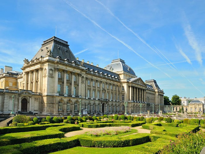 Cung điện hoàng gia Bỉ ở thủ đô Brussels được xây dựng vào năm 1900 và mở cửa cho công chúng trong mùa hè. Ảnh: Shutterstock.