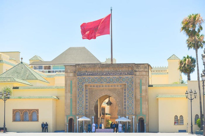 Cung điện Dar al-Makhzen của hoàng gia Morocco được xây vào năm 1864 với những cánh cổng được làm từ đồng mạ vàng. Nơi này không mở cửa cho công chúng mà chỉ được dành để tiếp đón khách khứa của hoàng gia. Ảnh: Getty.