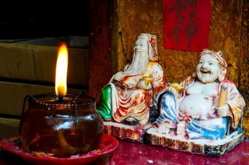 Khi thỉnh tượng tùy theo nhu cầu có thể chọn chất liệu đá hoặc sứ. Tuy nhiên, tượng bằng bột đá có sinh khí và phúc khí hơn.