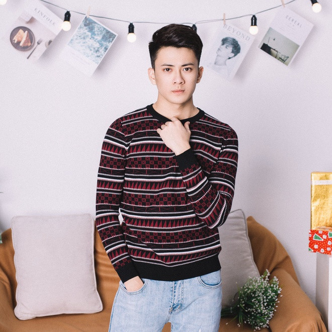 Nói về danh xưng “hot boy trường Y” mà nhiều dân mạng dành tặng, Quang Lâm cho hay: “Trường mình có nhiều bạn đẹp và tài giỏi lắm. Mình chỉ là 1 chàng sinh viên đeo kính cận, khoác balo tới trường như bao sinh viên khác thôi”.