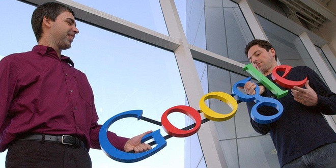 Hai vị đồng sáng lập của Google Larry Page và Sergey Brin đều đã sử dụng qua nhiều loại điện thoại Android khác nhau. Sergey Brin đã được phát hiện là đang dùng mẫu điện thoại Nexus mới nhất và có thể có cả Google Pixel. Trước đây, mẫu điện thoại đầu tiên mà Larry sở hữu là của BlackBerry.