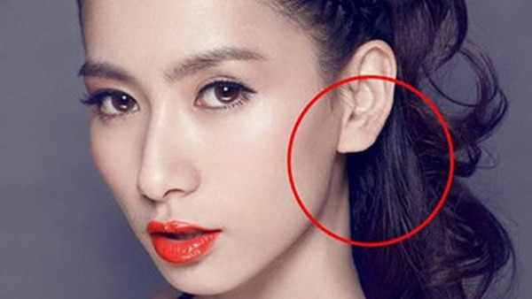 Phụ nữ sở hữu đôi tai to, dày và chắc, hình dáng thanh tú, màu sắc tươi sáng và phải cao ít nhất ngang mắt là đặc trưng của người có vị thế cao trong xã hội, được mọi người biết đến và ngưỡng mộ và một điều chắc chắn bạn là người biết lắng nghe.