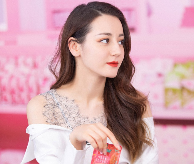 Tai to nổi bật: Với nhân tướng học, đôi tai to được coi là dấu hiệu đầy sức sống và tuổi thọ. Người mang đôi tai to là người vui vẻ và tràn đầy năng lượng. Họ luôn sẵn sàng chấp nhận rủi ro, không như người tai nhỏ sẽ lo sợ.