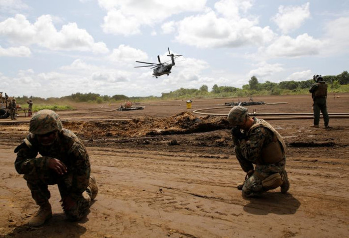 CH-53E Super Stallion là trực thăng vận tải lớn nhất và nặng nhất của quân đội Mỹ. Chiếc trực thăng này có thể mang theo tối đa 30 tấn hàng hóa và 37 binh sĩ. Nguồn ảnh: Reuters