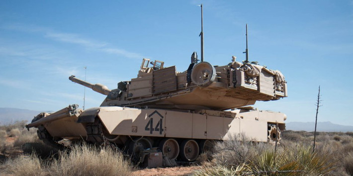 M1 Abrams hiện đang là loại xe tăng chiến đấu chủ lực duy nhất được Quân đội Mỹ sử dụng với số lượng lớn. Trong vài chục năm tới, đây cũng là loại xe tăng duy nhất của quân đội Mỹ vì phiên bản kế cận của nó vẫn chưa được lộ diện. Nguồn ảnh: BI.