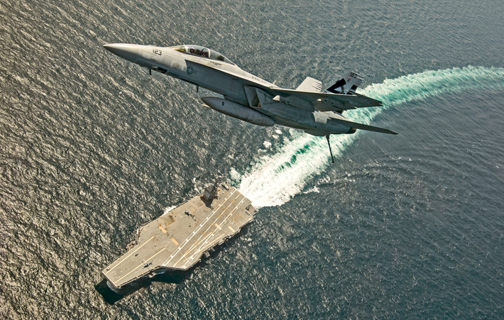 Được hoàn thiện từ tháng 5/2017, USS Gerald R. Ford (CVN-78) là tàu sân bay hạt nhân lớp Ford đầu tiên của Hải quân Mỹ. 13 tháng kể từ khi hoàn thành tới nay, tàu sân bay này đã thực hiện tổng cộng 81 ngày chạy thử nghiệm trên biển. Nguồn ảnh: usni.