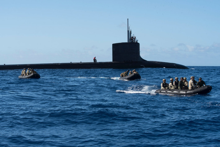 Trong cuộc tập trận RIMPAC này, biệt kích Hải quân SEAL của Mỹ trực tiếp hướng dẫn cho các lực lượng đặc nhiệm hải quân của các nước khác tham gia quá trình đổ bộ từ tàu ngầm. Nguồn ảnh: USnavy.