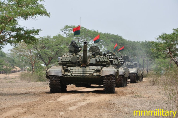 Dự trữ hành trình của xe đạt 500 km với thùng nhiên liệu chính, kèm theo đó là khả năng vượt địa hình khá tốt khi có thể leo hào cao 1,2 mét và lặn sâu 5 mét khi được trang bị ống thở. Nguồn ảnh: MMilitary.