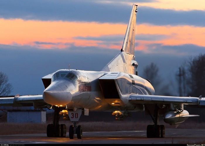 Nga dự kiến, sẽ nâng cấp khoảng 30 chiếc Tu-22M3 lên phiên bản Tu-22M3M vào năm 2020 tới đây. Ngoài loại tên lửa Kh-32, Tu-22M3M còn có thể mang theo các loại tên lửa Kh-47M2 Kinzhal cực kỳ nguy hiểm cũng mới được Nga công bố trong thời gian gần đây. Nguồn ảnh: Russianplane.