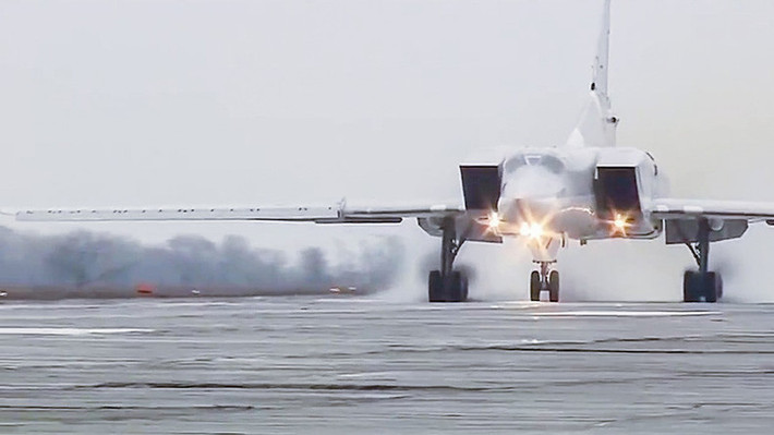 Tu-22M3M là một trong những "sản phẩm" của quá trình nghiên cứu ra loại vũ khí chống tàu sân bay Mỹ mà Nga thực hiện suốt nhiều chục năm qua. Theo các thông tin mới nhất, Tu-22M3M sẽ sử dụng động cơ của Tu-160M2. Nguồn ảnh: Aviation.