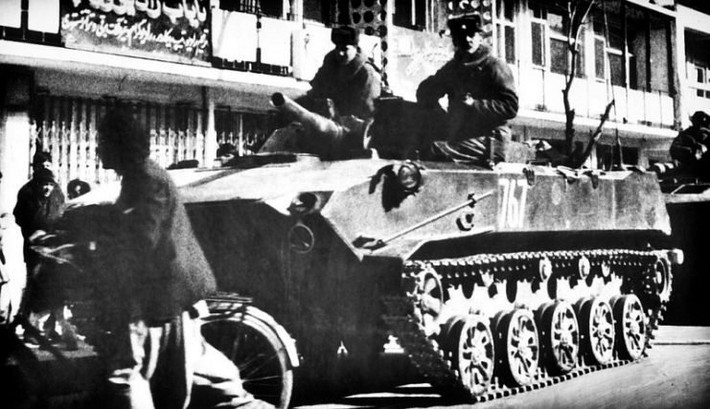 Nhiều cuộc tấn công liên tiếp của quân Mujahideen nổ ra, phía Liên Xô chống đỡ cực kỳ vất vả. Chỉ huy trưởng của phía Liên Xô là Trung sĩ Vyacheslav Aleksandrov đã thiệt mạng ở đợt tấn công thứ hai. Trước khi thiệt mạng, Aleksandrov đã ra lệnh cho lính của mình rút sâu vào lớp phòng thủ thứ hai còn một mình ông chặn Mujahideen ở tuyến bên ngoài. Ảnh: RussianBeyond.