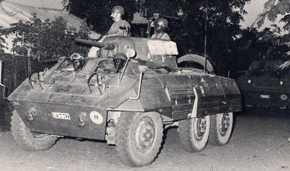 M8 Greyhound được trang bị 1 khẩu pháo cỡ nòn 37mm với cơ số đạn dự phòng 80 viên. Kèm theo đó là các loại vũ khí phụ bao gồm một khẩu súng máy cỡ 7,62 với 1500 viên đạn và 1 khẩu súng máy cỡ nòng 12,7mm với cơ số đạn là 400 viên. Nguồn ảnh: Amour.