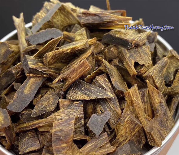 Kỳ nam là một trong những báu vật quý giá nhất mà thiên nhiên ban tặng. Với hương thơm độc đáo và giá trị kinh tế cao, kỳ nam không chỉ là một loại gỗ quý mà còn là biểu tượng của sự sang trọng và đẳng cấp. (Ảnh: Thành Trầm Hương)