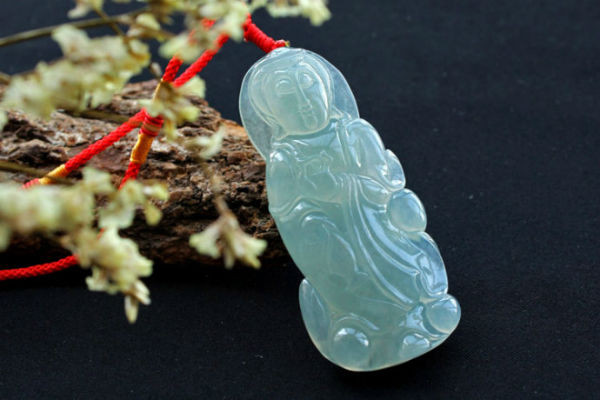 Cách hóa giải: Hãy xem mệnh mình thuộc mệnh gì để chọn trang sức cho chất liệu tương sinh với bản mệnh là tốt nhất, như thế sẽ khiến bạn có nhiều lương duyên, nhiều cơ hội và ắt sẽ có quý nhân phù trợ bạn. (Thông tin trong bài chỉ mang tính tham khảo).