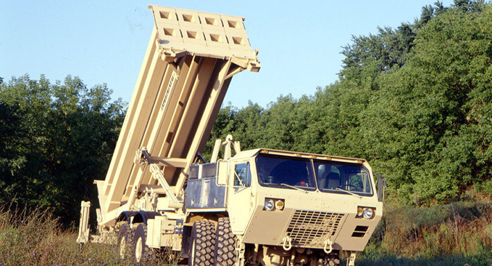 Có tên đầy đủ là Terminal High Altitude Area Defence, hệ thống THAAD cung cấp khả năng phòng thủ tầm cao trước các tên lửa đạn đạo với khả năng đánh chặn được cả mục tiêu nằm ngoài bầu khí quyển của Trái Đất. Nguồn ảnh: Twitter.