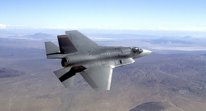 Một khi Trung Quốc và Mỹ có được vỏ F-35 trong tay, hai quốc gia này có thể biết được chính xác hệ thống vỏ của F-35 được thiết kế ra sao, sử dụng vật liệu nào và vật liệu này chắc chắn sẽ có điểm yếu. Nguồn ảnh: BI.