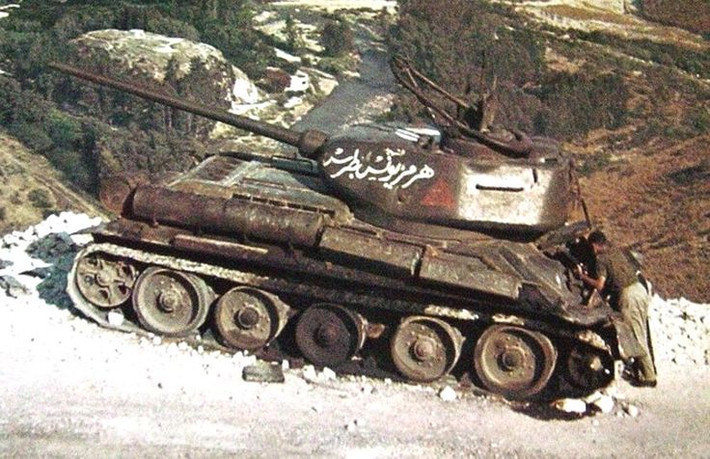 Trên Cao nguyên Golan ngày nay, vẫn còn rất nhiều xác xe tăng T-34/85 từ những cuộc xung đột cách đây nhiều chục năm nằm lại. Nguồn ảnh: Thearchive.