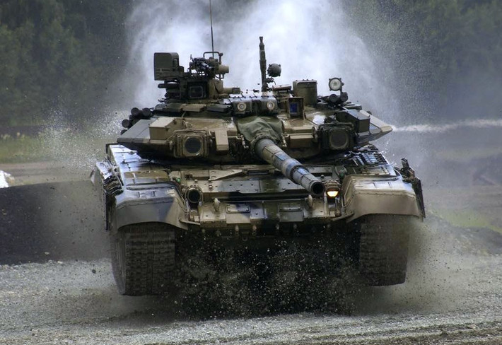 Xe tăng T-90S dòng xe tăng chiến đấu chủ lực phổ biến bậc nhất trên thế giới hiện tại và Việt Nam cũng vừa sở hữu có giá 2,5 triệu USD mỗi chiếc. Nguồn ảnh: QQ.