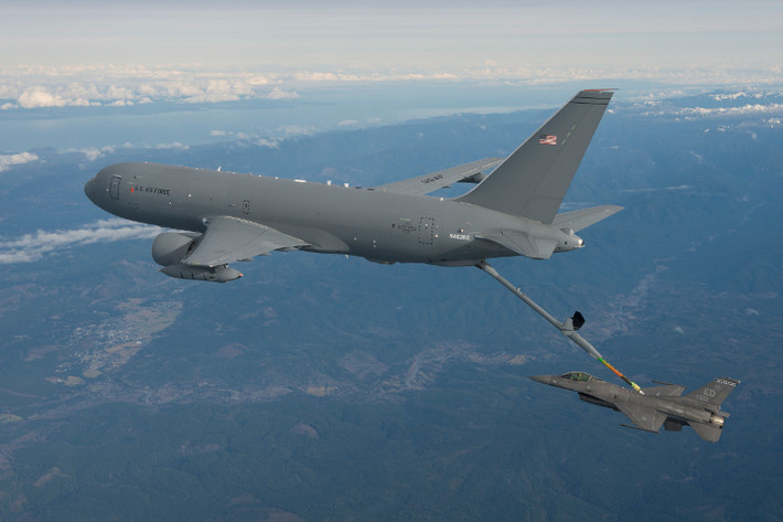 Máy bay tiếp nhiên liệu KC-46A có khả năng mang theo lượng hàng hóa tối đa có trọng tải lên tới 29,5 tấn. Nguồn ảnh: Boeing.