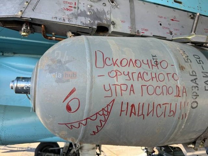 Nhưng chưa dừng lại đây, máy bay ném bom tiền tuyến Su-34 của Không quân Nga đã bắt đầu sử dụng một trong những loại bom nguy hiểm nhất - bom nhiệt áp OFZAB-500 để chống lại binh sĩ Ukraine.