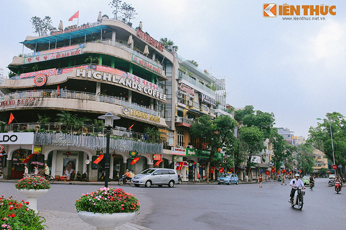 Tuyến phố Đinh Tiên Hoàng với "hàm cá mập" nổi tiếng.
