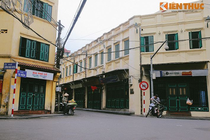 ... Phố Tạ Hiện...