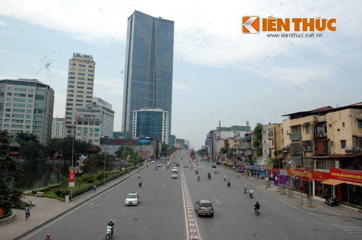 Ngã tư Kim Mã - Nguyễn Chí Thanh chỉ lác đác vài bóng xe.