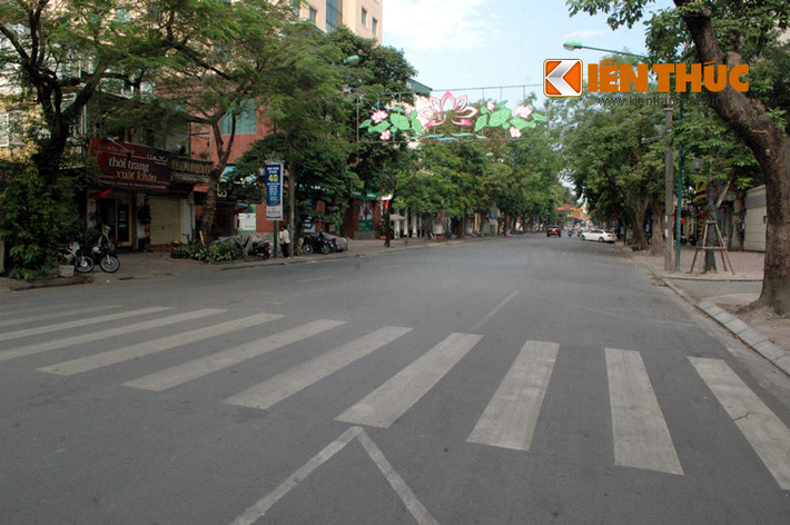 Có lúc, nhiều tuyến phố vắng tanh không một bóng người như Trần Hưng Đạo...