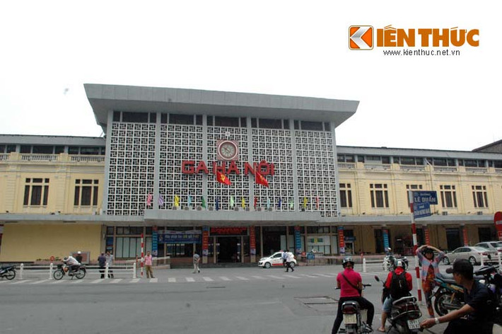 Trong cuộc họp giữa Bộ Giao thông vận tải và Sở GTVT Hà Nội ngày 15/4, Đại tá Đào Thanh Hải, Phó giám đốc Công an TP Hà Nội, kiến nghị chuyển ga Hà Nội ra khỏi trung tâm Thủ đô.