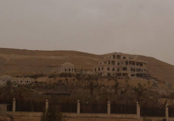 Sau khi chiếm được tòa tháp trung tâm, các lực lượng quân chính phủ Syria tiếp tục mở nhiều đợt tấn công dữ dội giải phóng các phần còn lại của thành phố. Nguồn ảnh: Fars