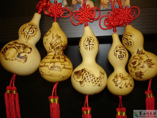 Hồ lô cũng có tác dụng trừ tai giải ách, có thể làm sạch từ trường bất lợi xung quanh bạn giúp bạn tìm lại nguồn năng lượng tốt.