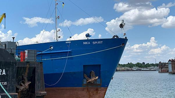 Hiện tại Ukraine cũng đã giữ 10 thuỷ thủ trên tàu Nika Spirit để thẩm vấn và điều tra. Nguồn ảnh: BI.