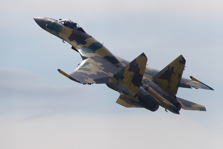 Ngoài hai động cơ chính, Su-35 còn được trang bị một động cơ phụ loại TA14-130-35 để cung cấp điện cho toàn bộ hệ thống máy tính, điện tử trên máy bay. Nguồn ảnh: Rumil.