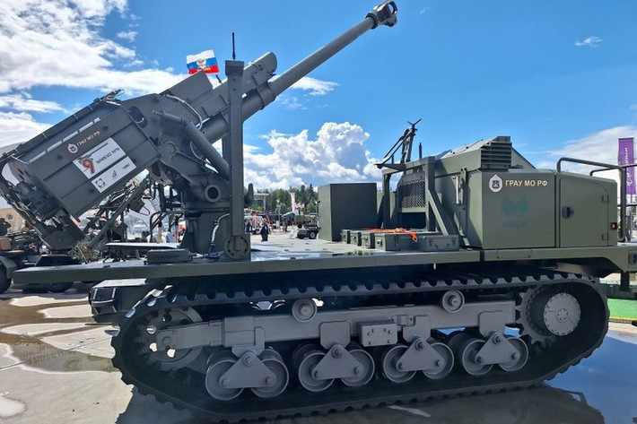 Trên chiến trường hiện đại, khi đối đầu những hệ thống pháo binh có tầm bắn xa do NATO sản xuất hay gặp máy bay không người lái cảm tử, những hệ thống pháo tự hành cũ luôn đối diện tổn thất cao khi bị đáp trả.