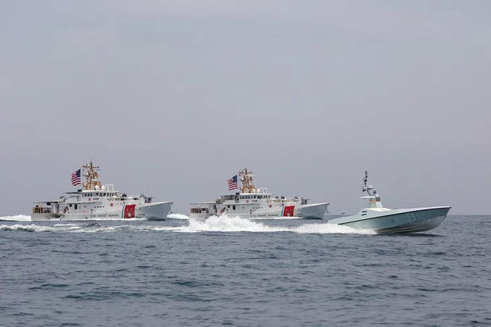 Tham gia vào cuộc đua tranh này, Hải quân Mỹ đang thử nghiệm thiết bị không người lái trên biển với tốc độ nhanh hơn và chi phí thấp hơn, dù mỗi thiết bị có giá từ 1 - 3 triệu USD.