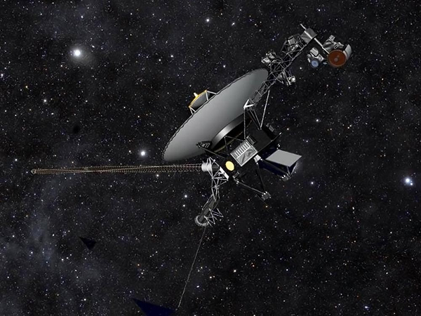 NASA cho biết, hệ thống kiểm soát và kết nối với Trái Đất của con tàu - viết tắt là AACS, vốn dĩ sẽ gửi các tín hiệu về Trái Đất để họ nắm được dữ liệu về môi trường giữa các vì sao xung quanh nó.