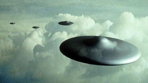 Việc nhìn thấy UFO ngày càng trở nên phổ biến, và điều đó hoàn toàn có thể xảy ra trong Thế chiến I cách đây 80 năm. Không loại trừ khả năng những người khách kì lạ kia cũng đang theo dõi diễn biến của cuộc chiến trên địa cầu lúc đó.