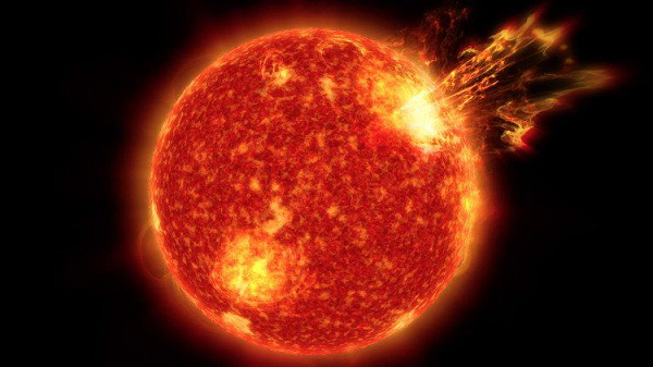 Các CME thường đi sau bão địa từ (bão Mặt Trời), là một dòng plasma năng lượng cao. Kỹ sư âm thanh Unto Laine từ Đại học Aalto ở Phần Lan đã cố gắng ghi lại những âm thanh của quả cầu plasma CME va chạm với bầu khí quyển.