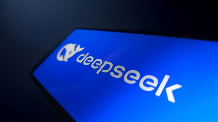 DeepSeek khẳng định không thu phí và không phát hành bất kỳ loại tiền mã hóa nào. (Ảnh: Straight Arrow News)