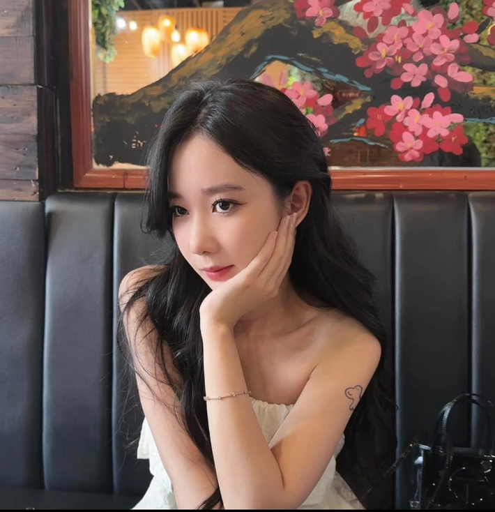 Cô bắt đầu sự nghiệp stream với Liên Minh Huyền Thoại nhưng sau đó mở rộng sang nhiều tựa game khác như PUBG, CS:GO và GTA 5.(Ảnh: gamek)