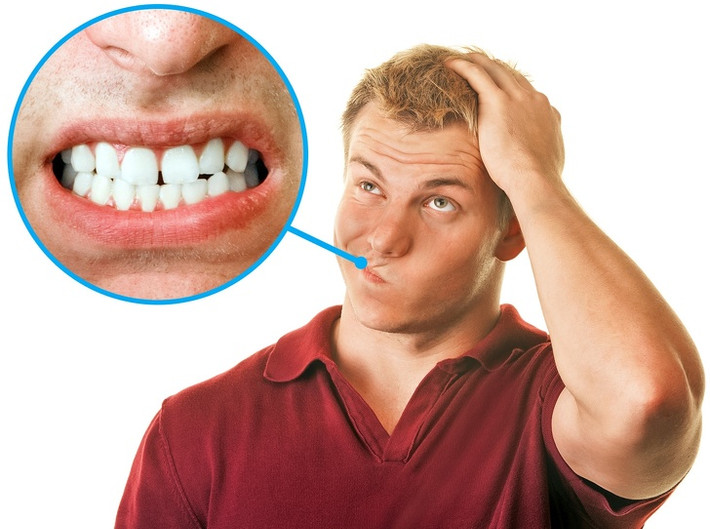 Chú ý tới hoạt động của hàm răng. Thông thường, nhiều khi bạn tập trung suy nghĩa hoặc làm gì đó chăm chú, bạn sẽ vô thức nghiến răng.