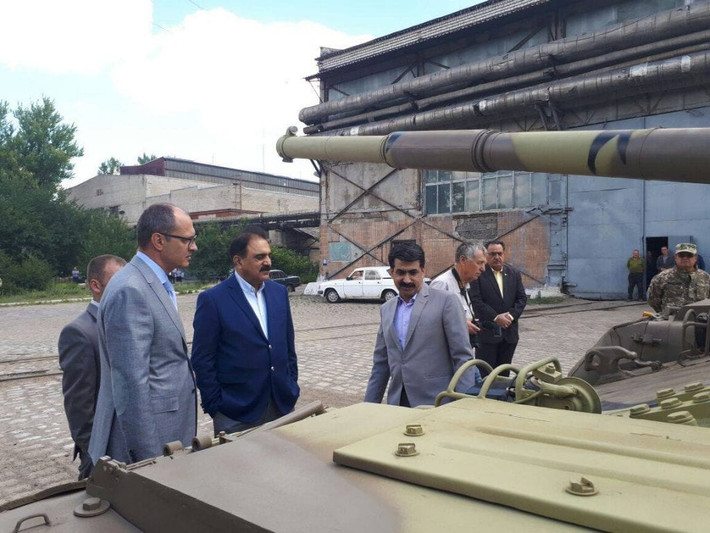 Các thông tin chi tiết về hợp đồng mua xe tăng VT4 giữa Lục quân Pakistan và Trung Quốc vẫn chưa được tiết lộ. Tuy nhiên nhiều chuyên gia cho rằng ít nhất lô hàng đầu tiên của Pakistan sẽ bao gồm 100 chiếc. Nguồn ảnh: Vlar.