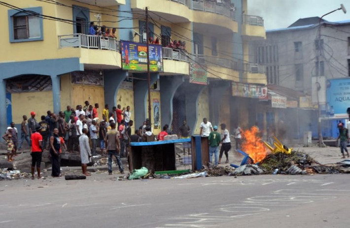 Kinshasa, Cộng hòa Dân chủ Congo là ngôi nhà của bọn tội phạm. Các vụ bắt cóc, phá phách và cướp bóc xảy ra mỗi ngày. Người dân đóng cửa sổ và khóa cửa liên tục. 112 người trong số 100.000 người bị giết mỗi năm.