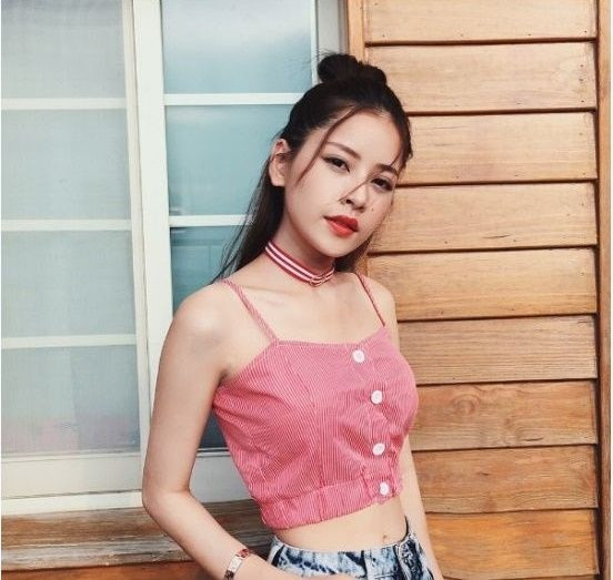 Vòng 1 của Chi Pu hiện tại vô cùng nở nang. Tuy nhiên một số người hâm mộ lại cho đây thành quả của những tháng ngày chăm chỉ tập luyện và ăn uống điều độ.