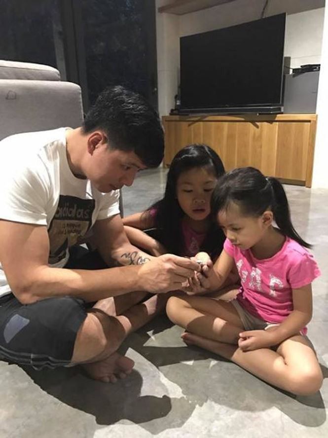 Thông qua một số hình ảnh được Bình Minh và bà xã Anh Thơ chia sẻ trên trang cá nhân, người hâm mộ có thể nhận diện được không gian một số căn phòng trong căn biệt thự.