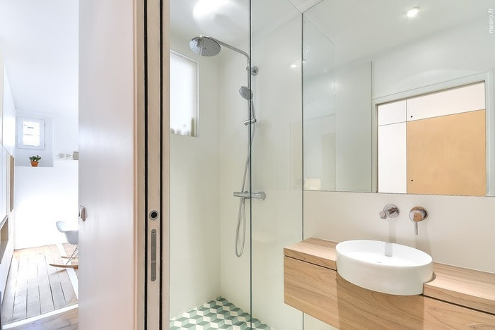 Phòng tắm vẫn đầy đủ tiện nghi với những trang thiết bị cần thiết.